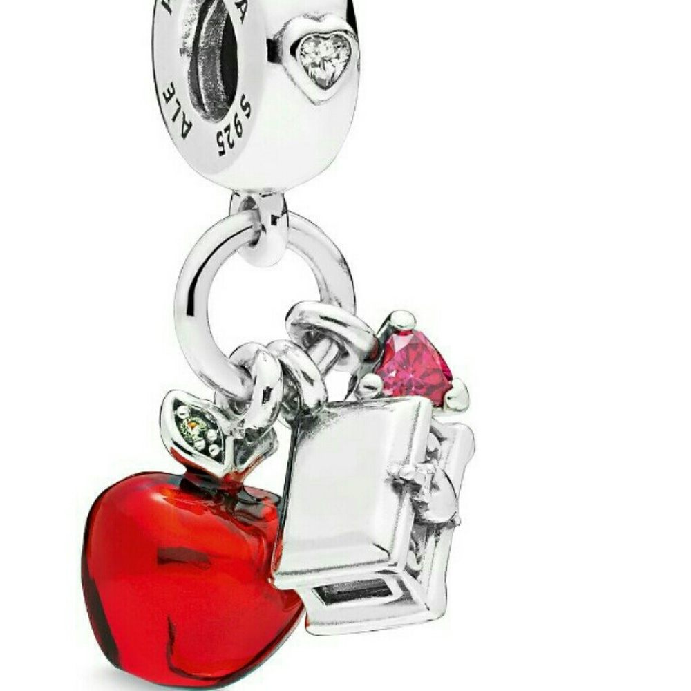 Snow white charm